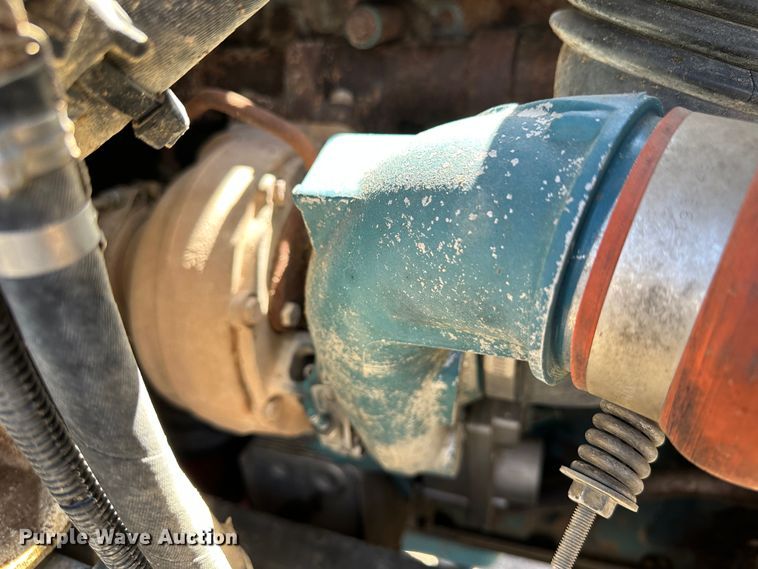 image for item LT9258 2007 International 7400  feed mixer truck