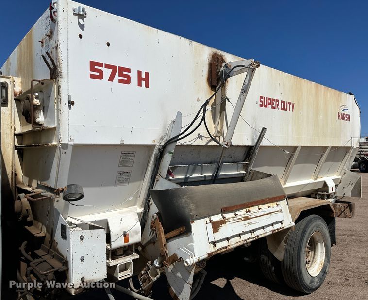 image for item LT9258 2007 International 7400  feed mixer truck