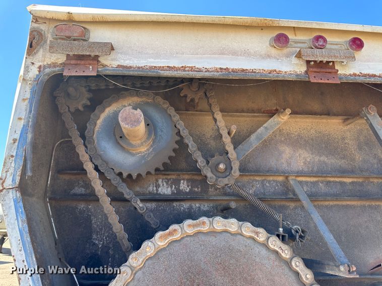 image for item LT9258 2007 International 7400  feed mixer truck