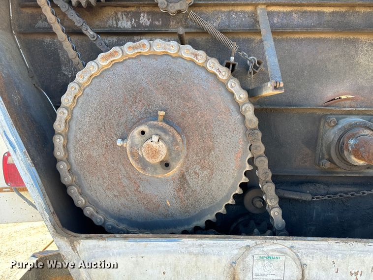 image for item LT9258 2007 International 7400  feed mixer truck