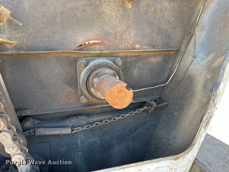 image for item LT9258 2007 International 7400  feed mixer truck