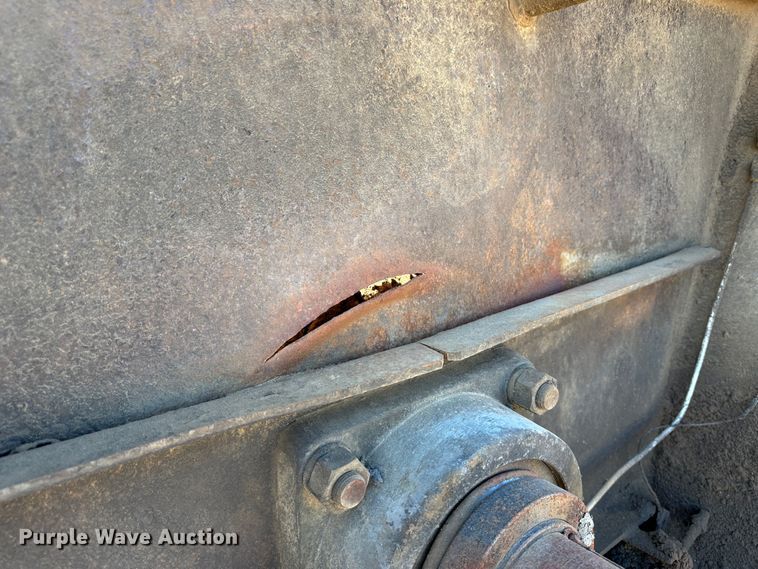 image for item LT9258 2007 International 7400  feed mixer truck