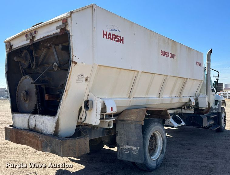 image for item LT9258 2007 International 7400  feed mixer truck