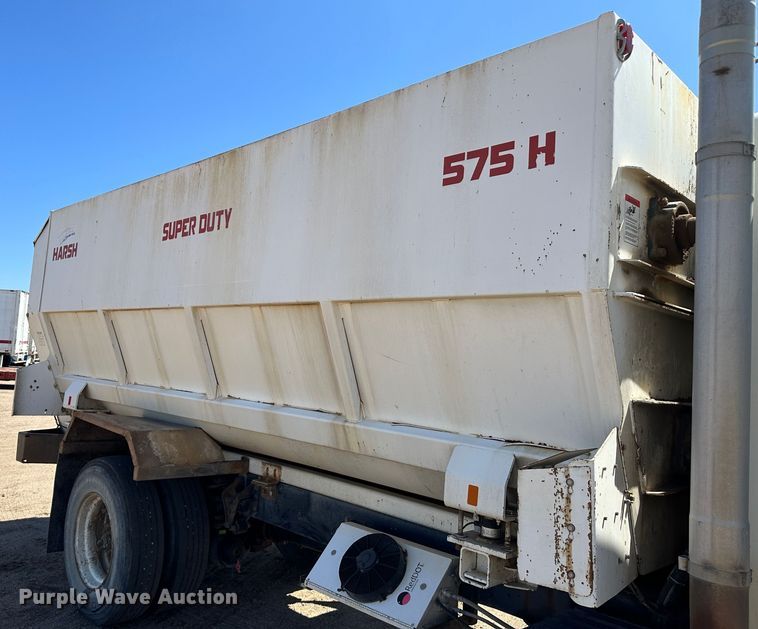 image for item LT9258 2007 International 7400  feed mixer truck