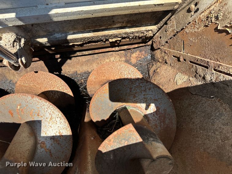 image for item LT9258 2007 International 7400  feed mixer truck