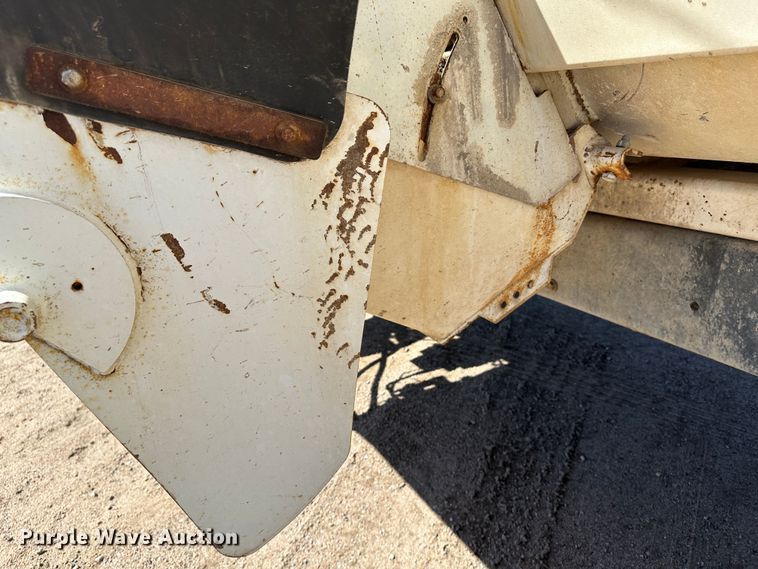 image for item LT9258 2007 International 7400  feed mixer truck