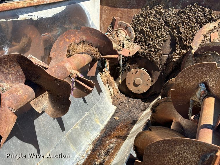 image for item LT9258 2007 International 7400  feed mixer truck