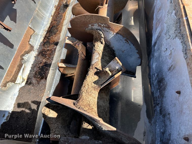 image for item LT9258 2007 International 7400  feed mixer truck