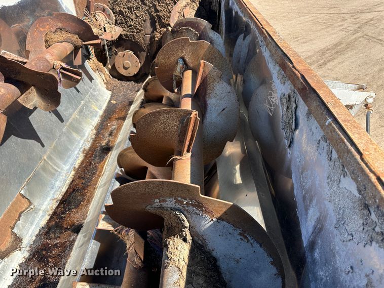 image for item LT9258 2007 International 7400  feed mixer truck