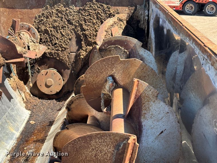 image for item LT9258 2007 International 7400  feed mixer truck