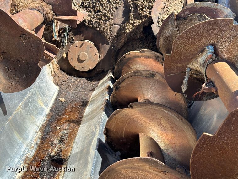 image for item LT9258 2007 International 7400  feed mixer truck