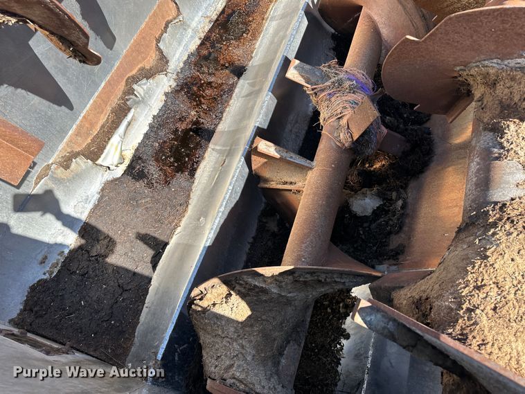 image for item LT9258 2007 International 7400  feed mixer truck