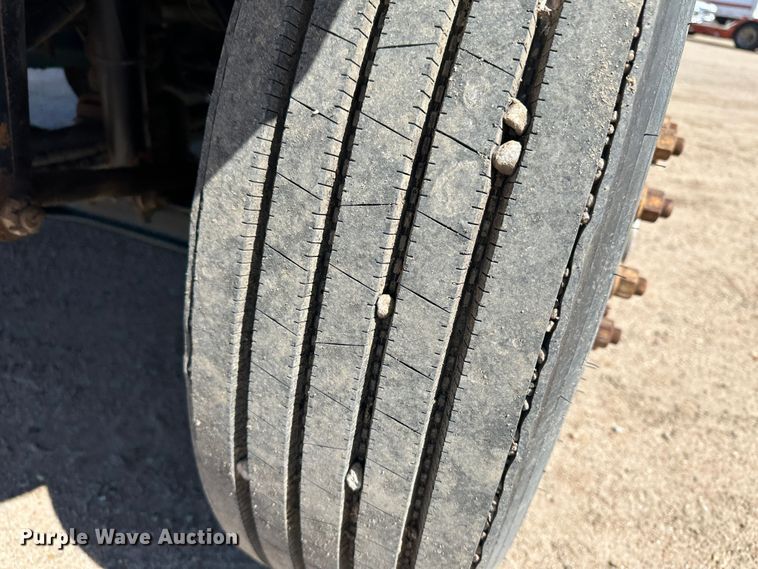 image for item LT9258 2007 International 7400  feed mixer truck