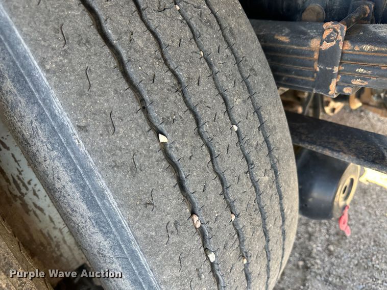 image for item LT9258 2007 International 7400  feed mixer truck