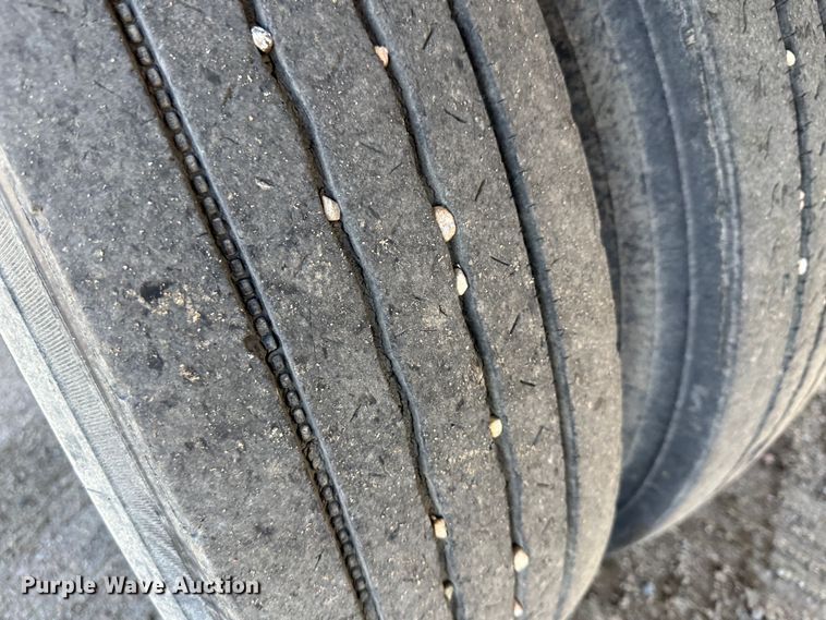 image for item LT9258 2007 International 7400  feed mixer truck