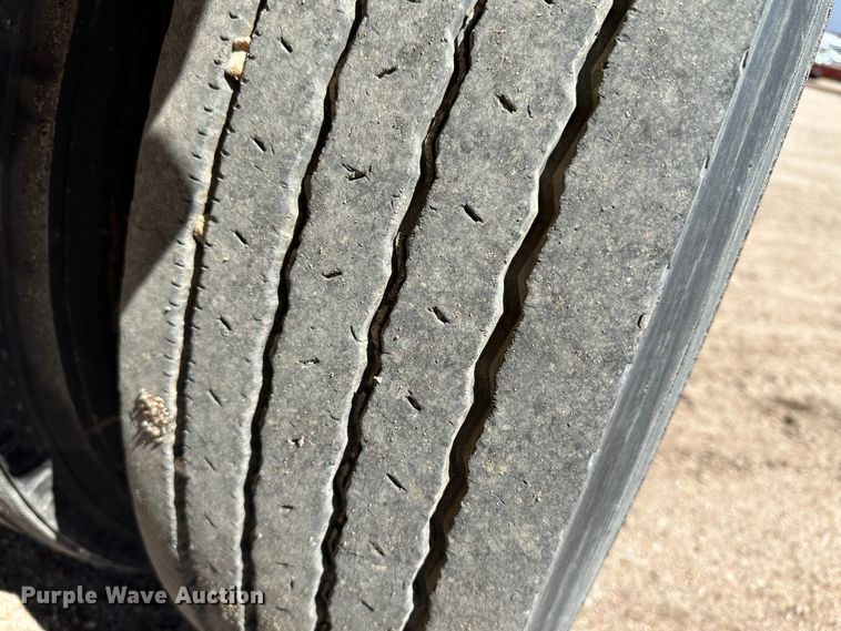 image for item LT9258 2007 International 7400  feed mixer truck