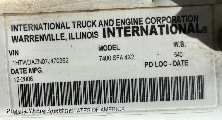 image for item LT9258 2007 International 7400  feed mixer truck