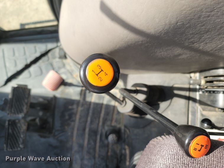 image for item MB9828 2004 Case IH JX75  tractor