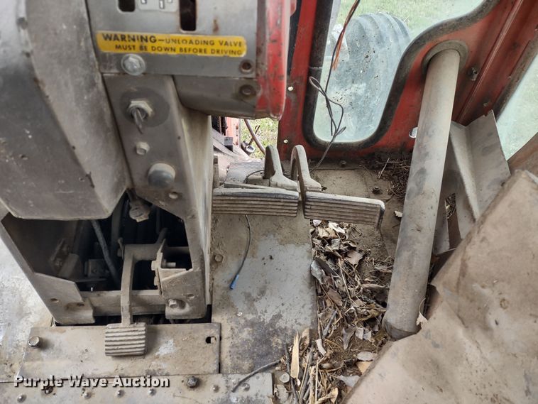 image for item MD9516 Massey Ferguson 1100  tractor