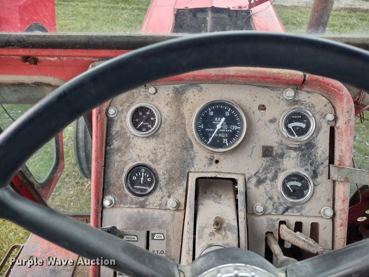 image for item MD9516 Massey Ferguson 1100  tractor