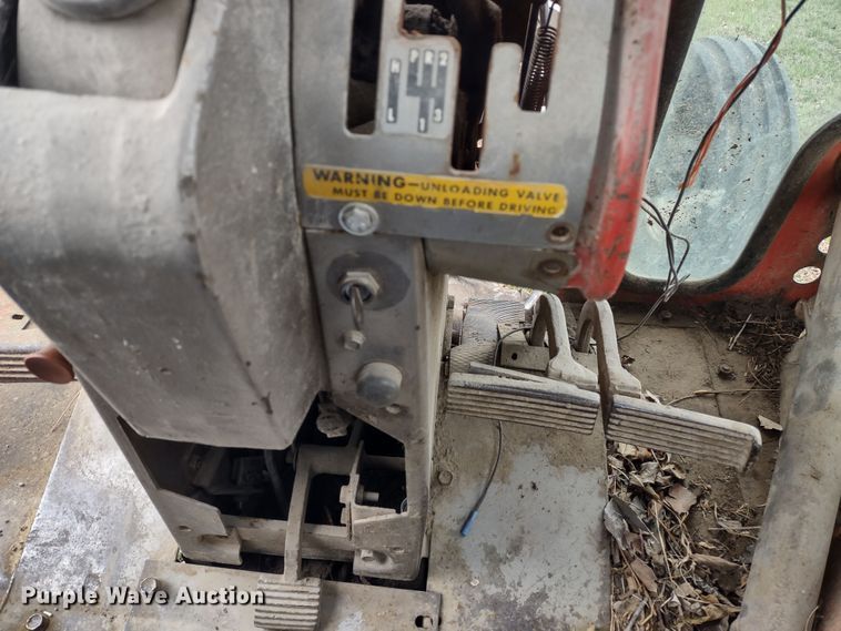 image for item MD9516 Massey Ferguson 1100  tractor