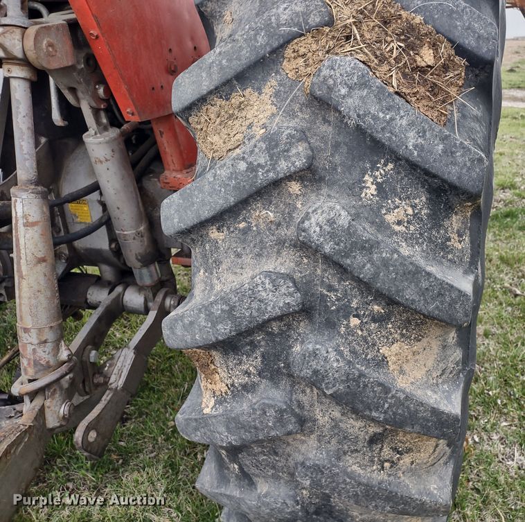 image for item MD9516 Massey Ferguson 1100  tractor