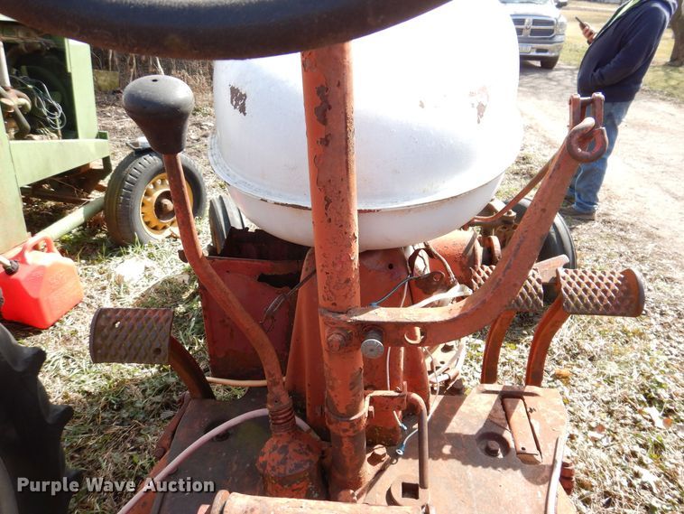 image for item MO9569 Farmall M  tractor