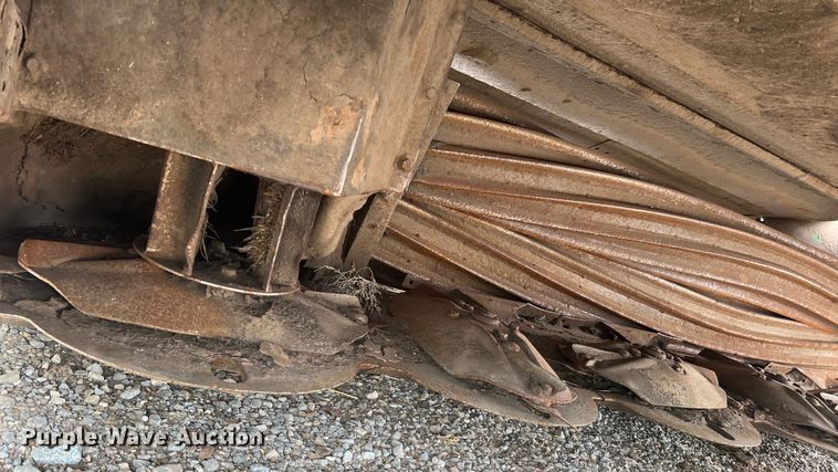 image for item MQ9864 John Deere 994  disc windrower head