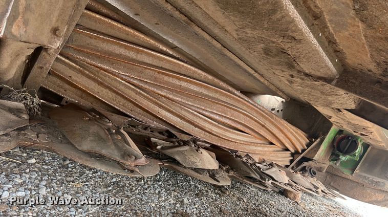 image for item MQ9864 John Deere 994  disc windrower head