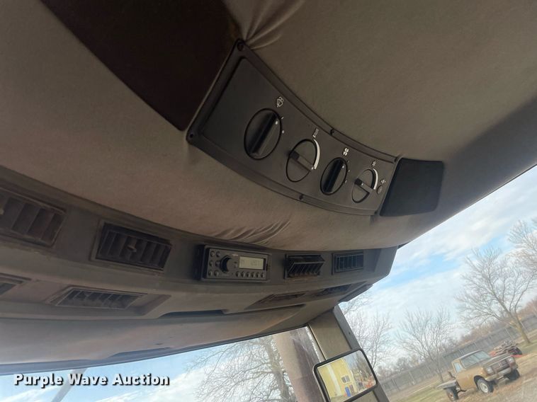 image for item MY9127 1988 Case IH 7120  MFWD tractor