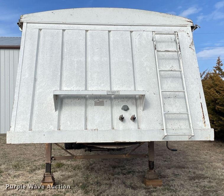 image for item MY9132 1995 DMF  grain trailer