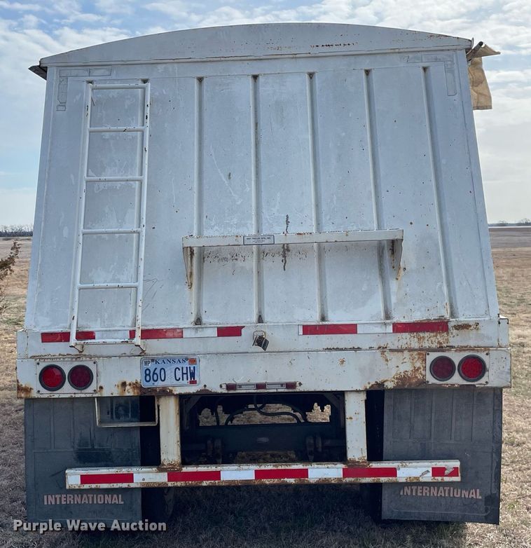 image for item MY9132 1995 DMF  grain trailer