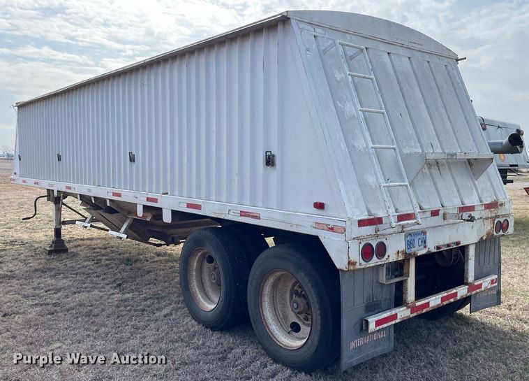 image for item MY9132 1995 DMF  grain trailer