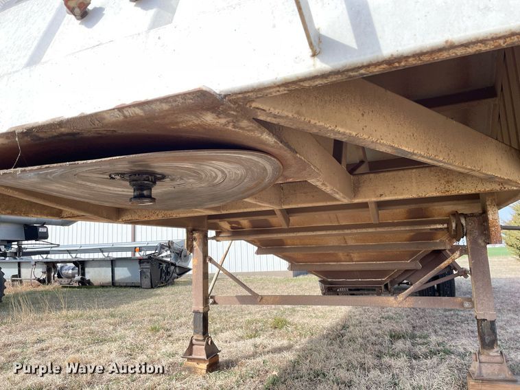 image for item MY9132 1995 DMF  grain trailer