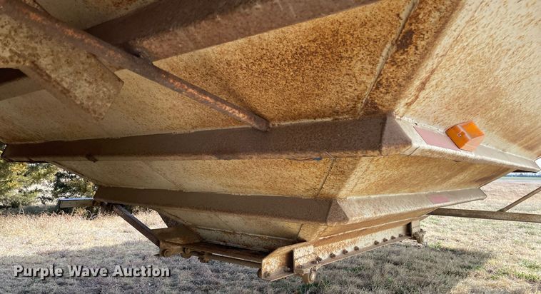 image for item MY9132 1995 DMF  grain trailer