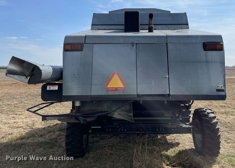 image for item MY9133 1995 Gleaner R-62  RWA combine