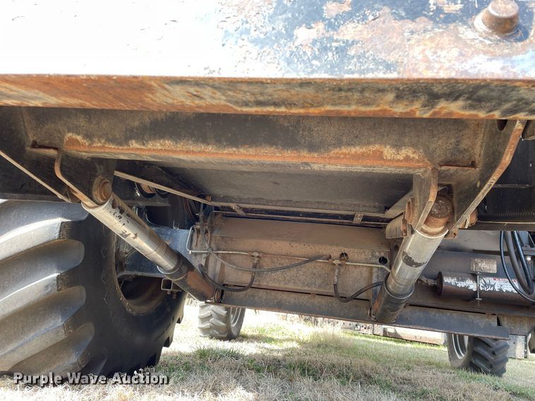 image for item MY9133 1995 Gleaner R-62  RWA combine