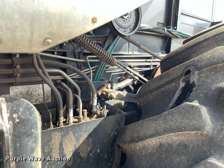 image for item MY9133 1995 Gleaner R-62  RWA combine