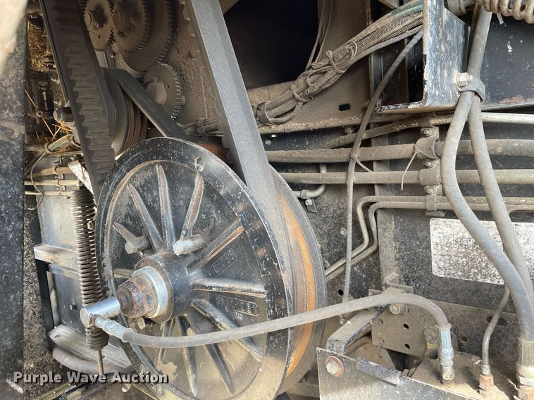 image for item MY9133 1995 Gleaner R-62  RWA combine