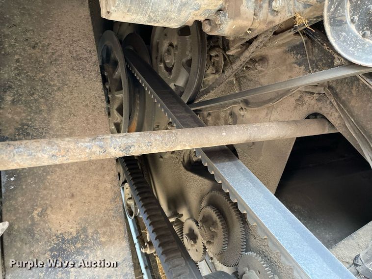 image for item MY9133 1995 Gleaner R-62  RWA combine