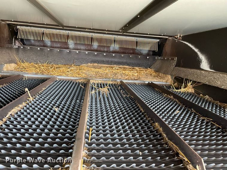 image for item MY9133 1995 Gleaner R-62  RWA combine