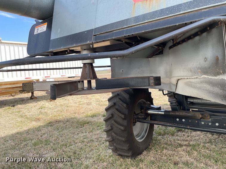 image for item MY9133 1995 Gleaner R-62  RWA combine