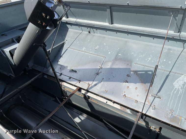 image for item MY9133 1995 Gleaner R-62  RWA combine