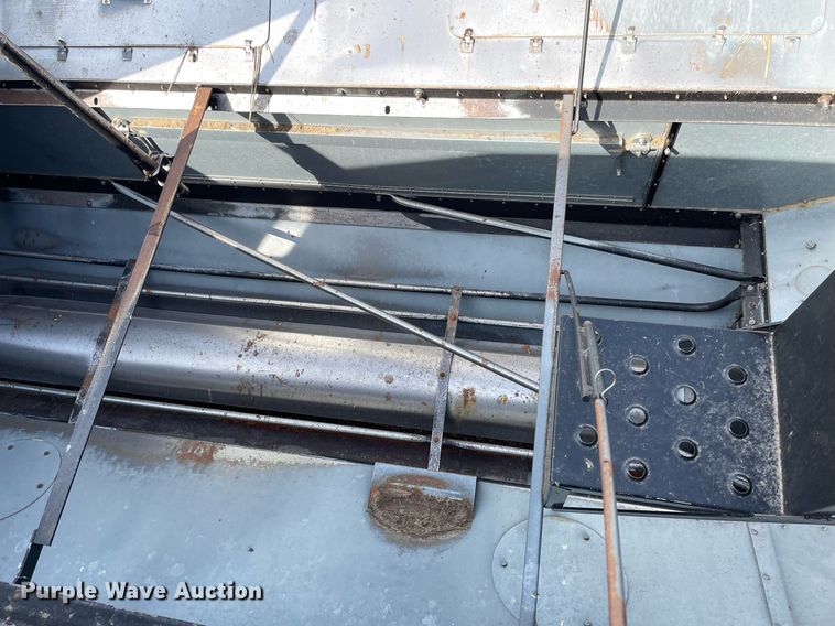 image for item MY9133 1995 Gleaner R-62  RWA combine