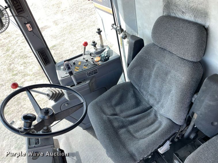 image for item MY9133 1995 Gleaner R-62  RWA combine