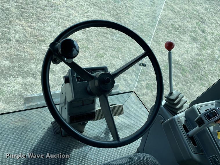 image for item MY9133 1995 Gleaner R-62  RWA combine