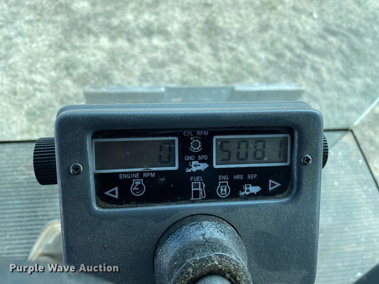 image for item MY9133 1995 Gleaner R-62  RWA combine