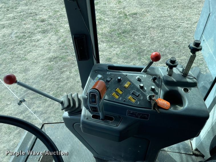 image for item MY9133 1995 Gleaner R-62  RWA combine