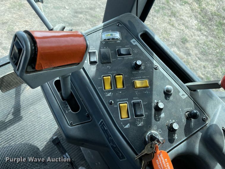 image for item MY9133 1995 Gleaner R-62  RWA combine