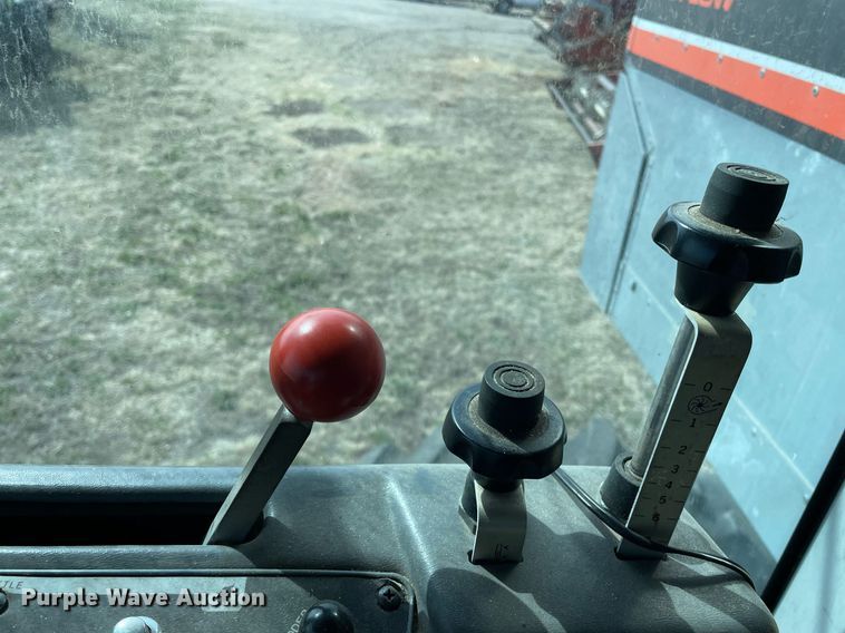 image for item MY9133 1995 Gleaner R-62  RWA combine